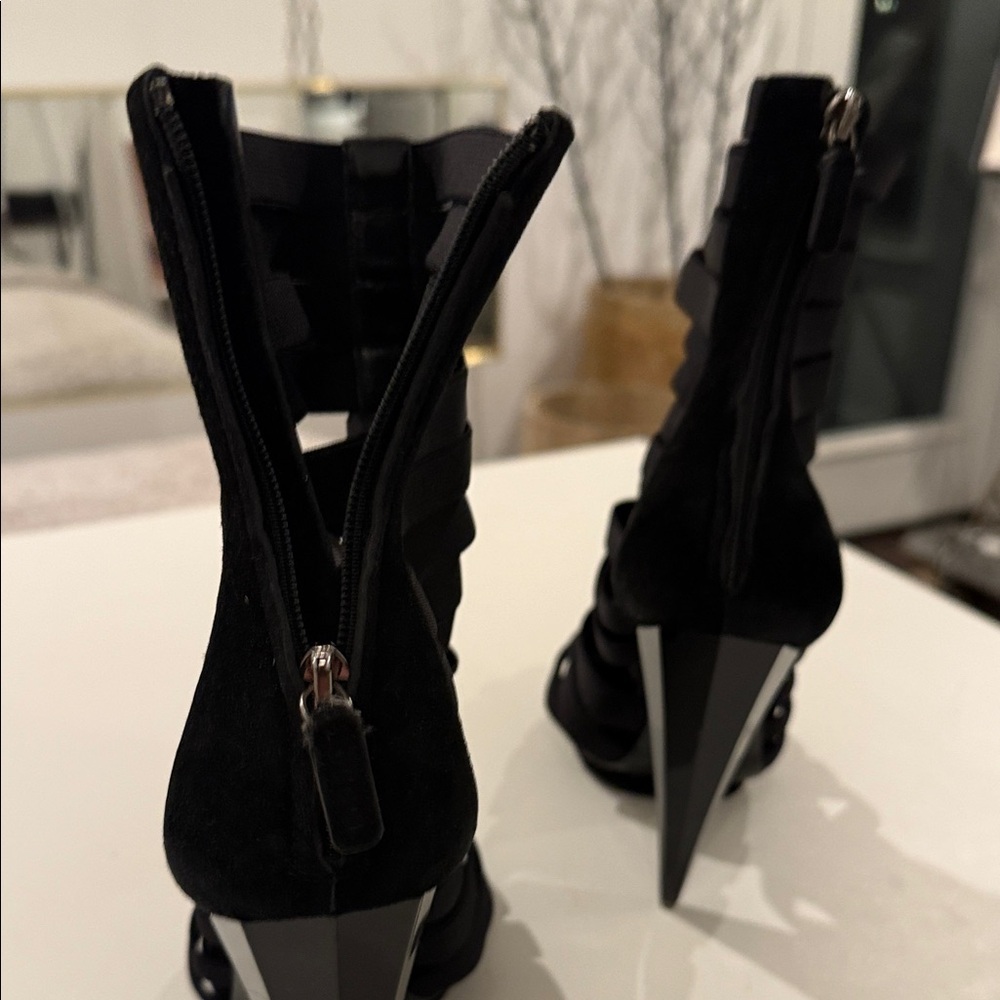 Black Gucci Isadora Gladiator - Picture 11 of 11